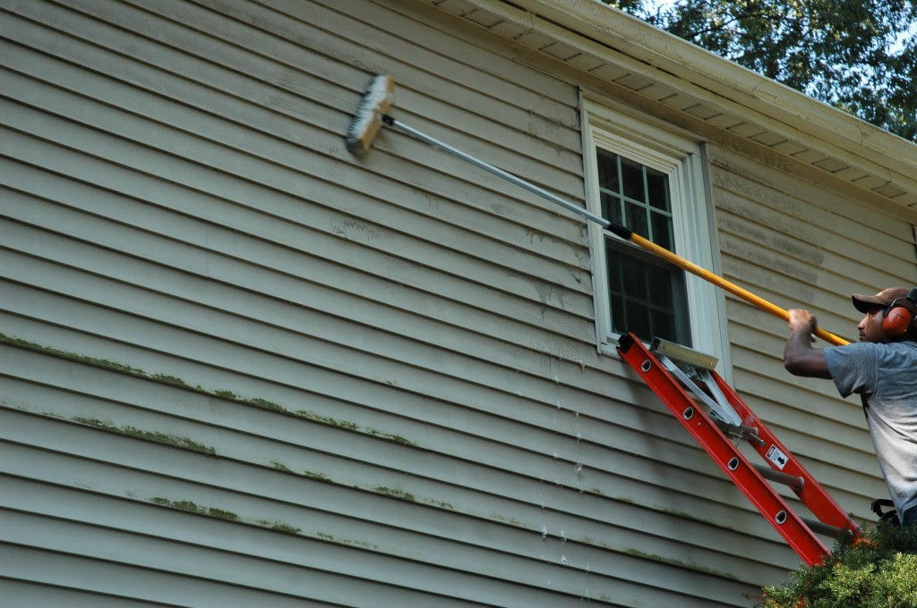 cleaning vinyl siding